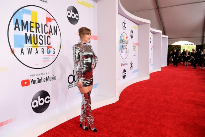 American Music Awards 2018: vincitori e momenti da ricordare Taylor Swift agli American Music Awards 2018