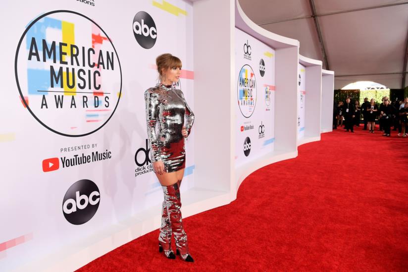 American Music Awards 2018: vincitori e momenti da ricordare Taylor Swift agli American Music Awards 2018