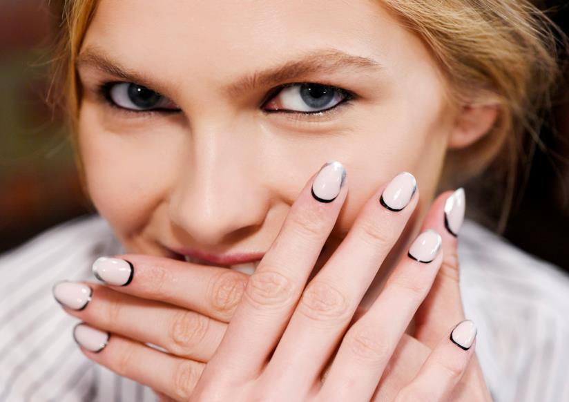 Nail art bianca e nera per le unghie 2019 Nail art 2019: bianco e nero per le unghie