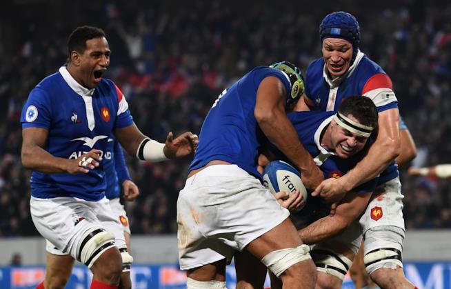 Omofobia: rugby francese con i lacci arcobaleno per Gareth Thomas Lacci arcobaleno nazionale rugby