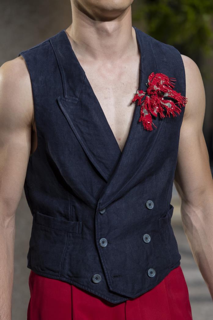 Il gilet dalla Collezione SS 2020 di Giorgio Armani Il gilet dalla sfilata SS 2020 di Giorgio Armani