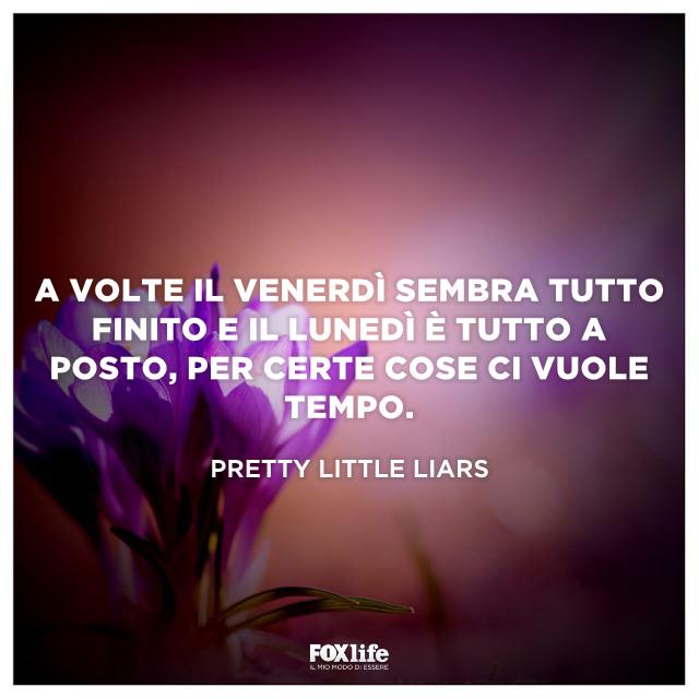 Frase Pretty little liars Fiore lilla in primo piano