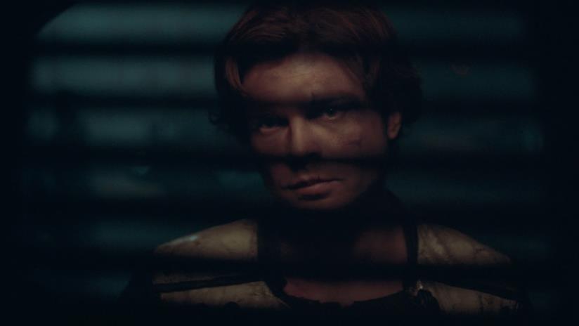 Alden ehrenreich in una scena di Solo: A Star Wars Story una scena di Solo: A Star Wars Story con Alden Ehrenreich