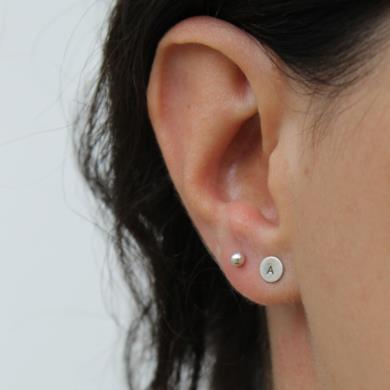 Orecchini iniziali in argento
