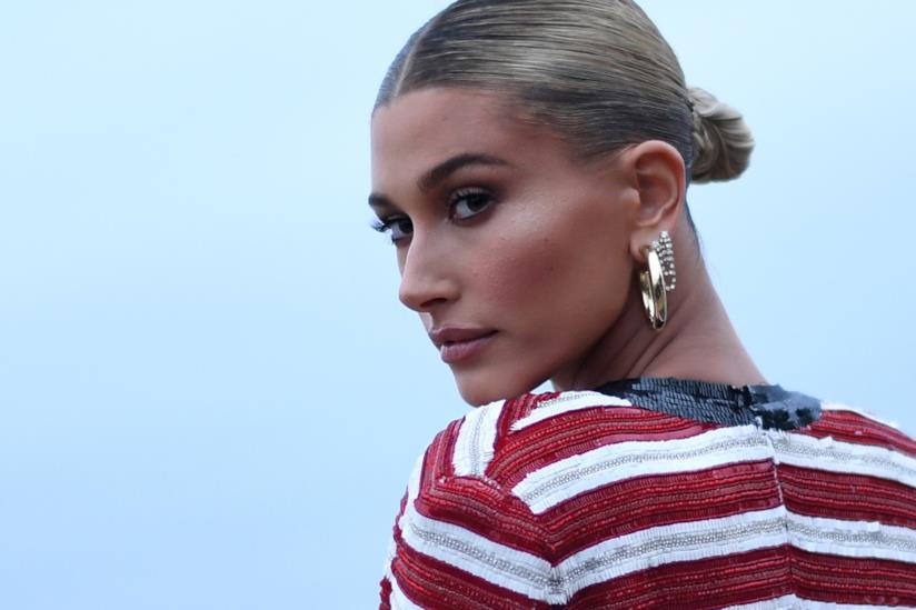 Hailey Baldwin Bieber sfoggia la frangia capelli top dell'autunno 2019 Hailey Baldwin Bieber