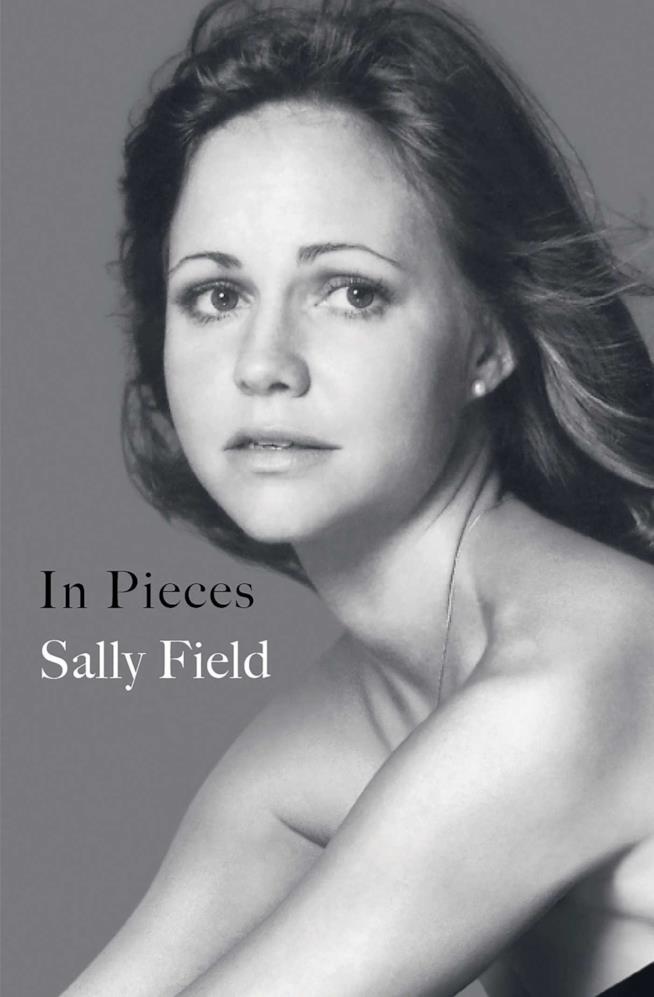 In Pieces, l'autobiografia di Sally Field L'autobiografia di Sally Field