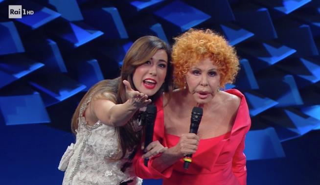 L'uragano Ornella Vanoni salva la terza serata del Festival di Sanremo 2019 Virginia Raffaele e Ornella Vanoni