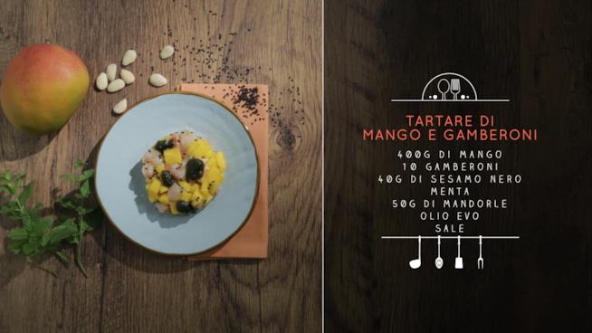 Tartare di mango e gamberoni con aggiunta di sesamo e mandorle Tartare di mango e gamberoni