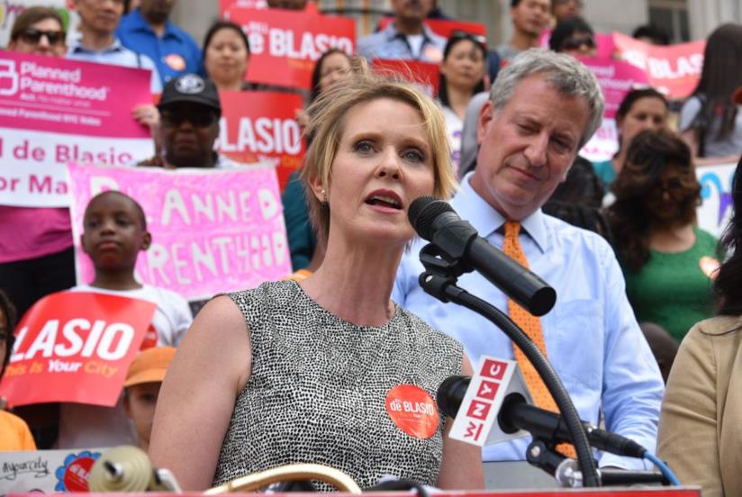 Cynthia Nixon potrebbe candidarsi come Governatore di New York Nixon a supporto del sindaco di NY De Blasio