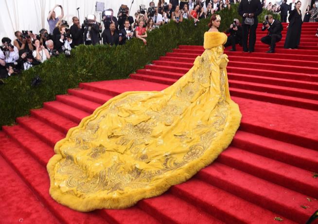 MET Gala 2018: il tema Met Gala 2017, abito giallo