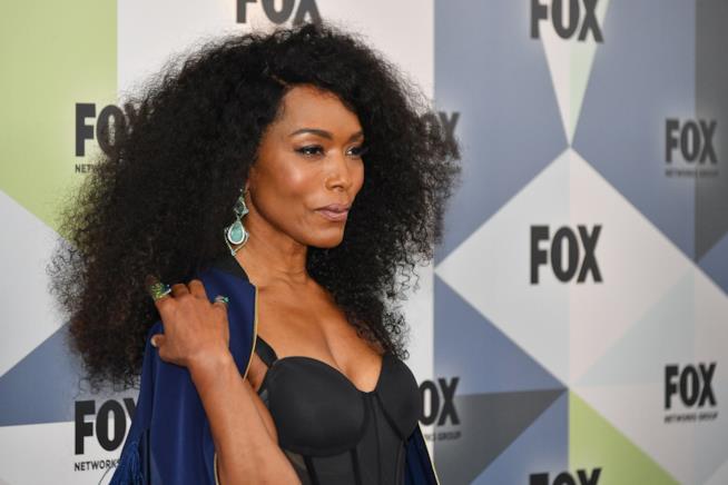 Angela Bassett posa per un meraviglioso selfie in bikini a 59 anni Angela Bassett