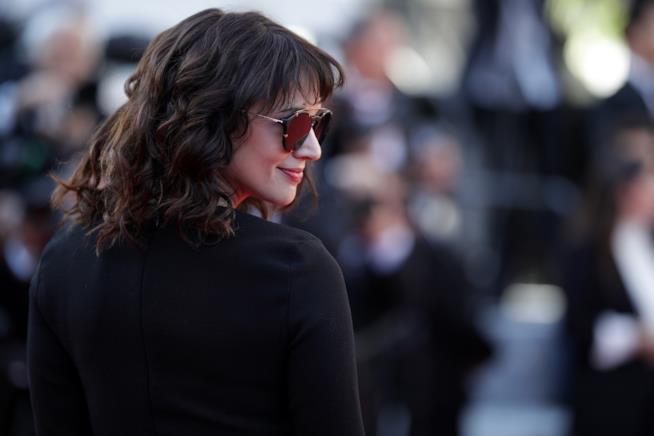 Asia Argento si fa un tatuaggio per vendicarsi di Rose McGowan Asia Argento