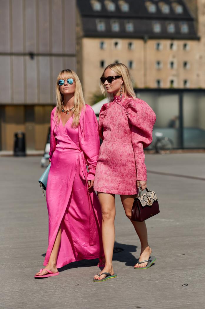 Vestitino con maniche a sbuffo Vestitino rosa con maniche a sbuffo