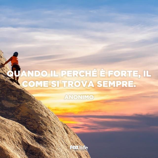 Quando il perché è forte Uomo scala una montagna