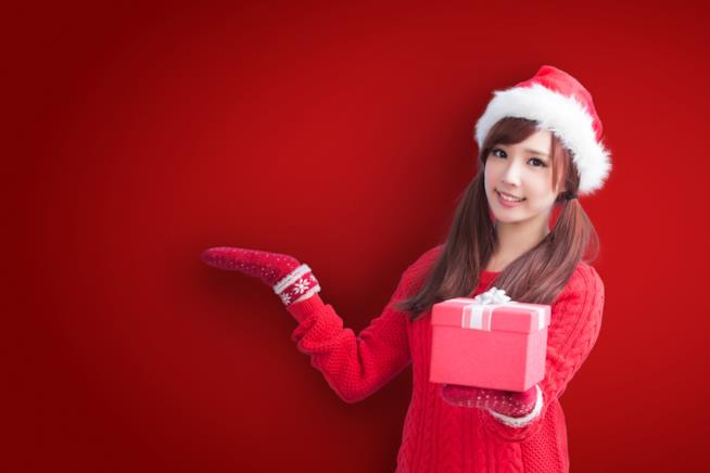 A Natale domina il rosso Cinque idee regalo in color scarlatto