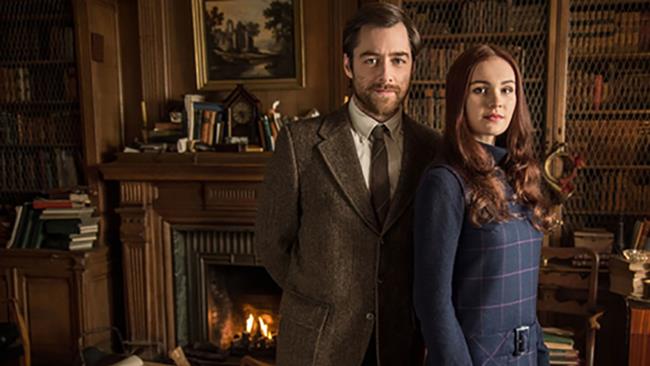 Brianna e Roger: la prima foto ufficiale per Outlander 2 La prima foto ufficiale di Brianna e Roger per Outlander 2