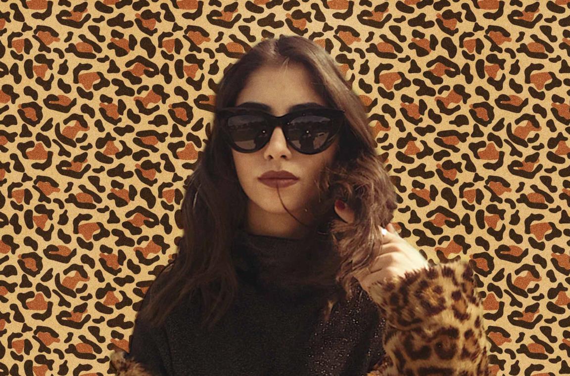 Anna Delia Caccamo con occhiali da sole e pelliccia animalier