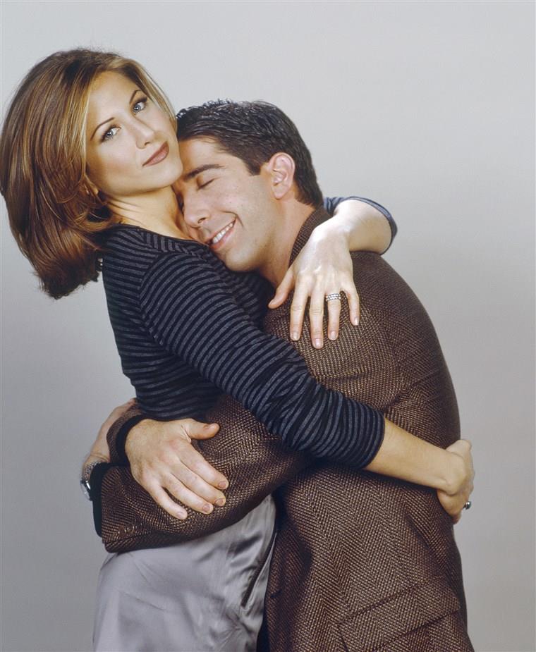 Ross e Rachel in un'immagine di Friends Jennifer Aniston e David Schwimmer in Friends