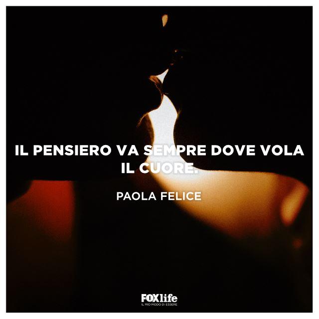 Frase sull'amore di Paola Felice Primo piano di una coppia in procinto di baciarsi