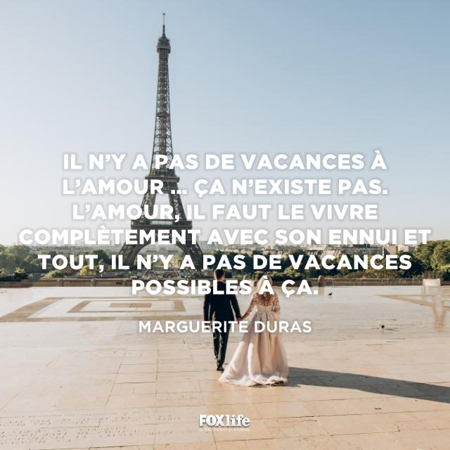 Frase Duras Sposi camminano verso la Torre Eifell