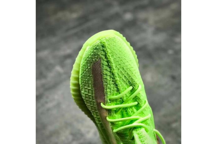 YEEZY boost 350 v2 Glow-In-The-Dark Tomaia YEEZY boost 350 v2 Glow-In-The-Dark
