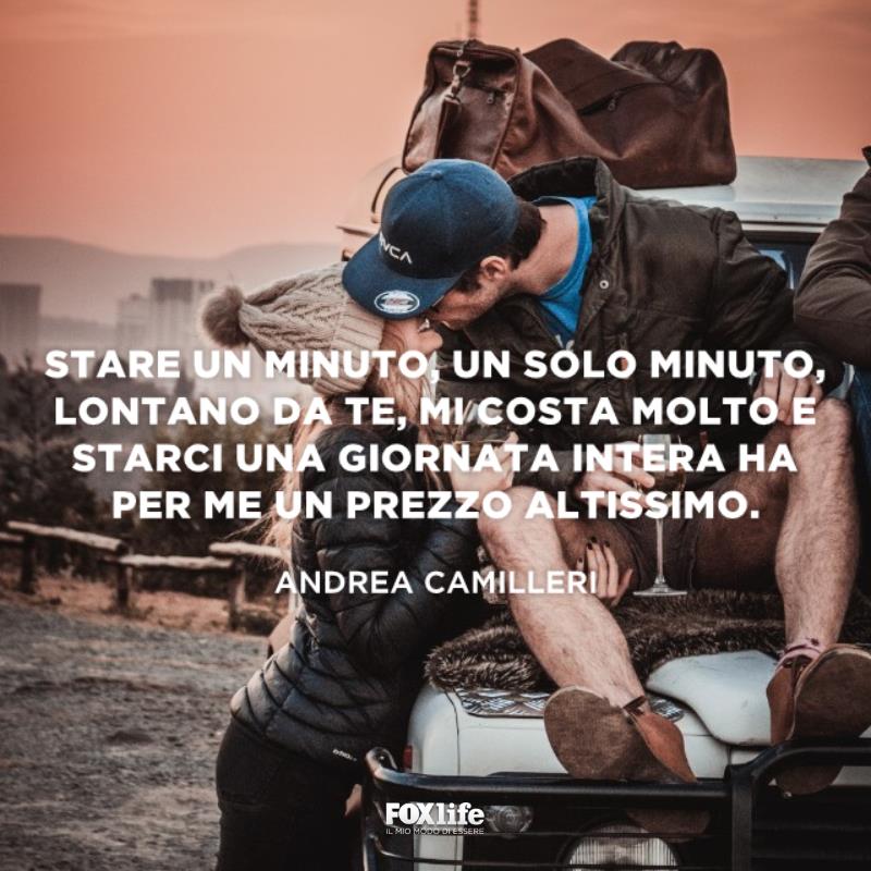Frase sullo stare lontani Coppia in procinto di baciarsi