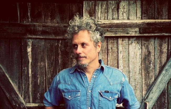Niccolò Fabi ripercorre i suoi primi vent’anni di vita in musica attraverso la raccolta Diventi Inventi 1997 – 2017 Diventi Inventi 1997 – 2017: Niccolò Fabi ripercorre vent’anni di vita musicale