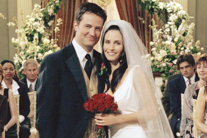 Monica e Chandler non dovevano essere una coppia: cos'ha fatto cambiare idea agli autori? Monica e Chandler sposi in Friends