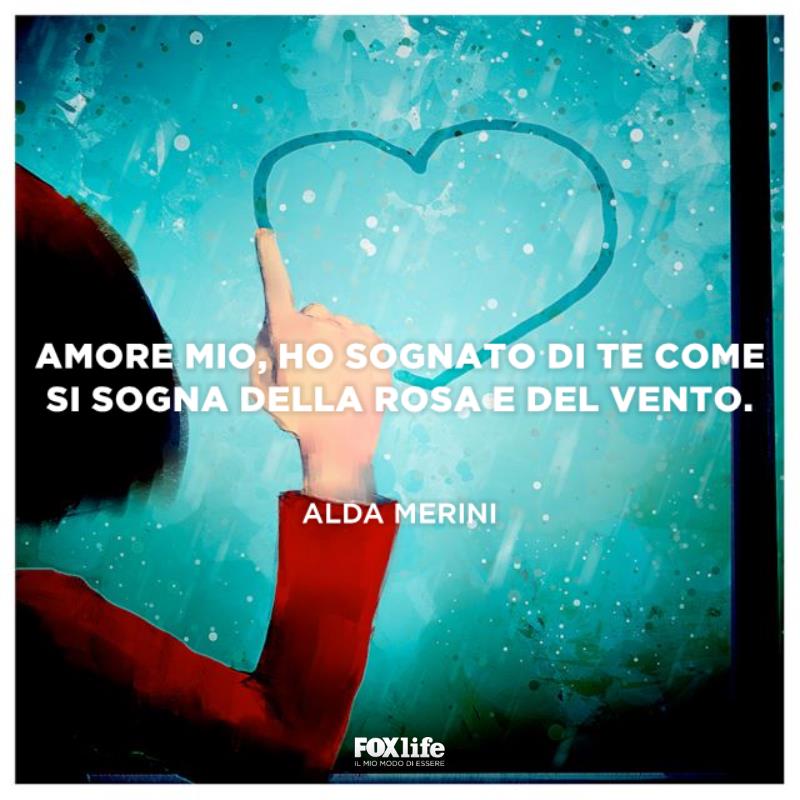 Frase Merini Disegno di una bambina che traccia un cuore su un vetro