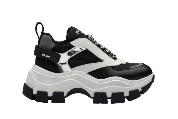 Sneakers Oversize in pelle nera/bianca Chunky Sneakers in pelle nera con dettagli bianchi, suola oversize bianca e lacci bicolore