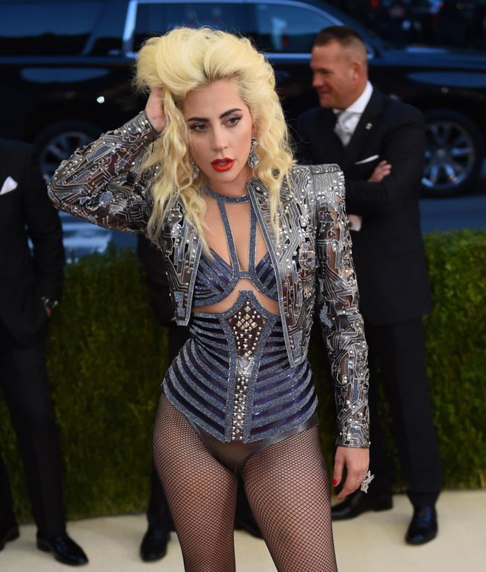 MET Gala: tutti i temi da ricordare Lady Gaga al MET Gala 2016