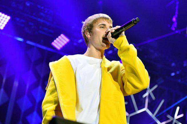 Justin Bieber ha cancellato il suo tour mondiale Justin Bieber durante un concerto