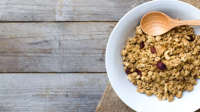 I cereali per la colazione degli sportivi I cerali, anche in fiocchi, sono l'ideale per la colazione degli sportivi
