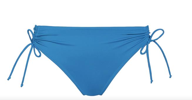 Slip alto con laccetti Lo slip alto è reso più femminile dai lacci sui fianchi