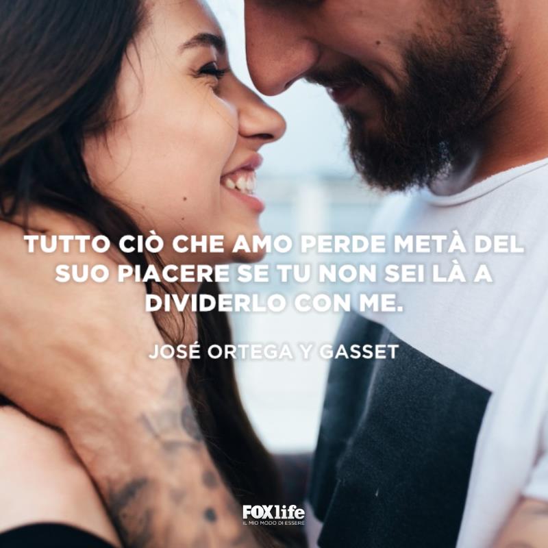 Frase Gasset Coppia si guarda con amore