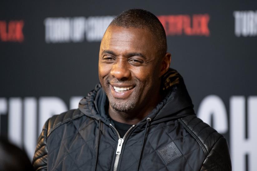 Idris Elba debutta come DJ al Coachella: i video Idris Elba