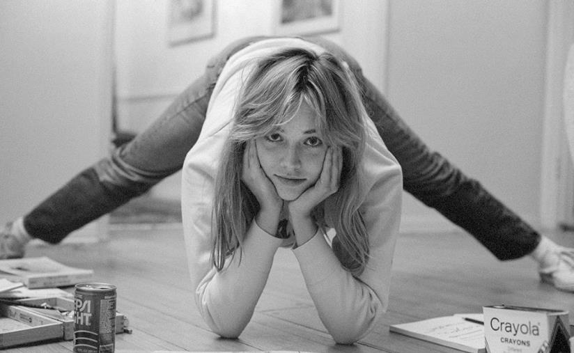 Sharon Stone Sharon Stone mentre fa un esercizio di aerobica nella sua stanza