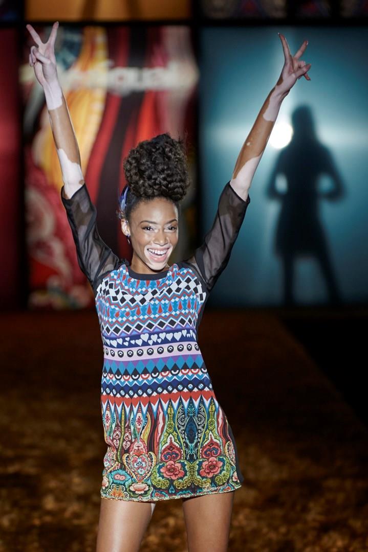 Winnie Harlow per Desigual Winnie Harlow sfila per Desigual