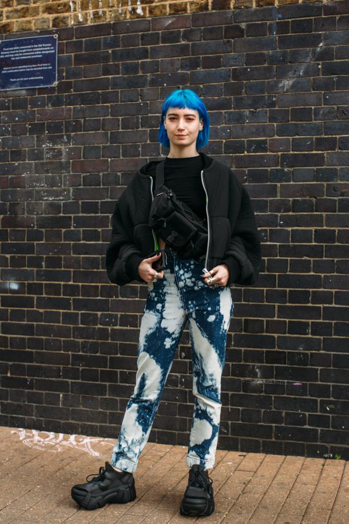 Bomber nero Outfit composto da bomber nero dallo Street Style di Londra 2019