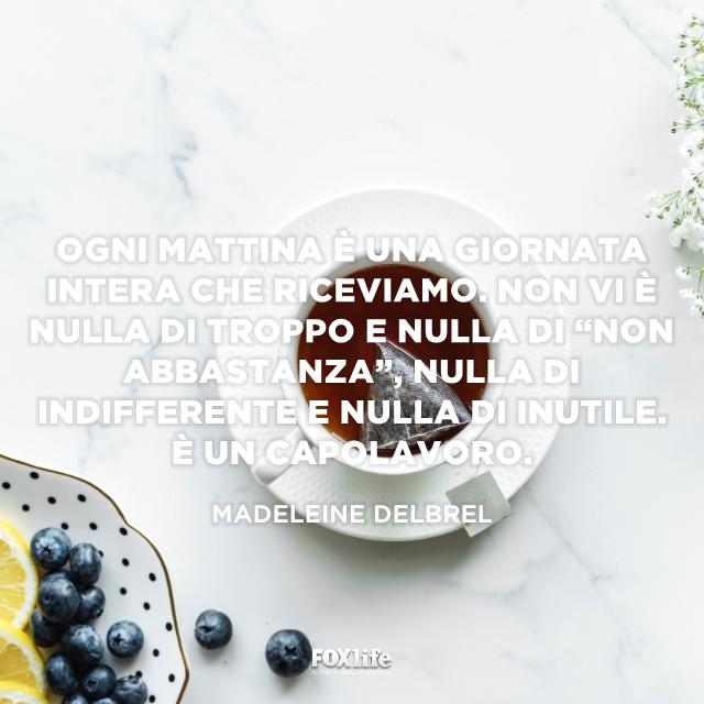 Frase Delbrel Tazza di tè in primo piano
