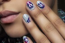 Nail art di tendenza le unghie gel blu