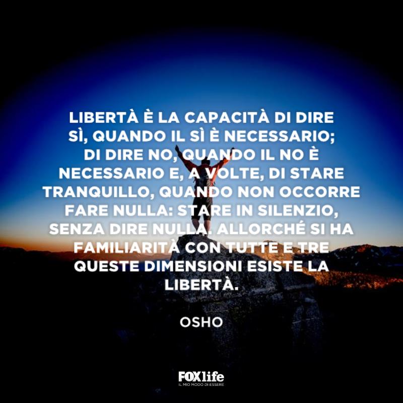 Essere liberi Uomo in cima una montagna
