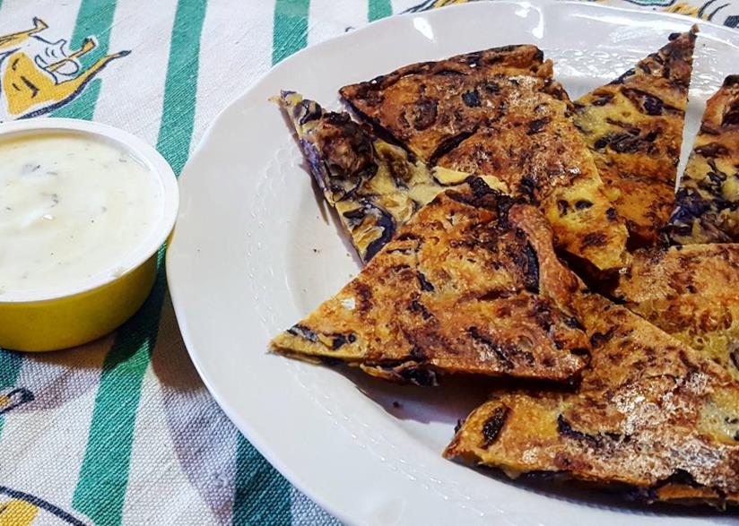 Schiacciata con cavolo rosso Focaccia sottile con cavolo