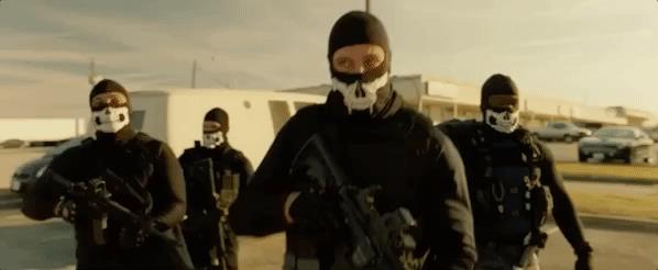 Nella Tana dei Lupi Una rapina in una scena del film, Nella Tana dei Lupi