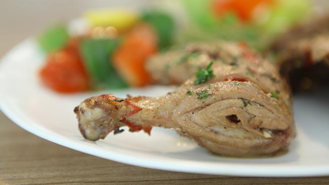 Pollo allo spumante: la ricetta con cosce e ali e spumante secco Pollo allo spumante