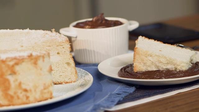 Angel Cake con crema pasticciera al cioccolato Angel Cake americana