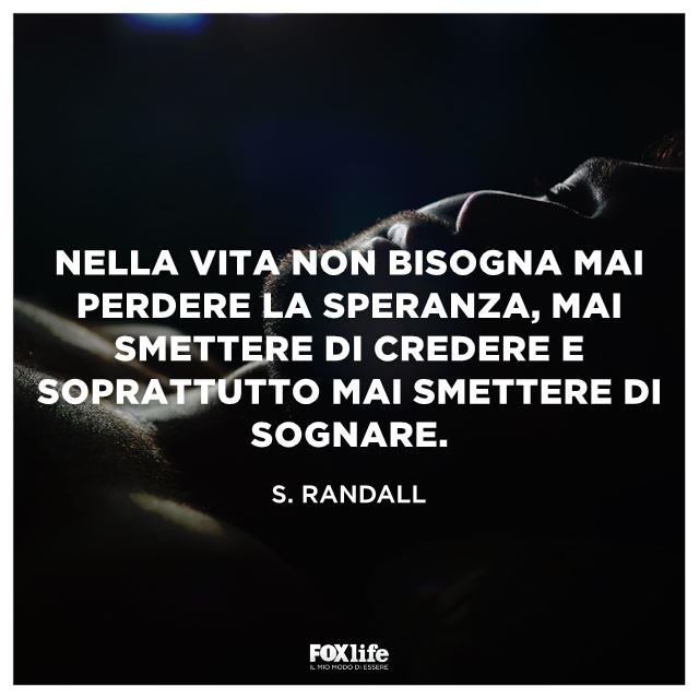 Frase Randall Primo piano di un uomo a letto