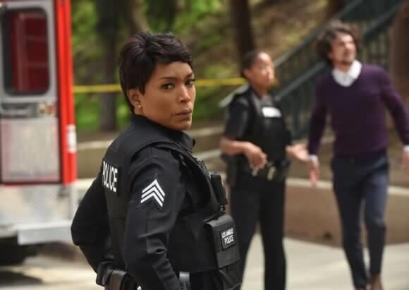 911: un'immagine dall'episodio 2x17 Un'immagine dall'episodio 2x17 di 911