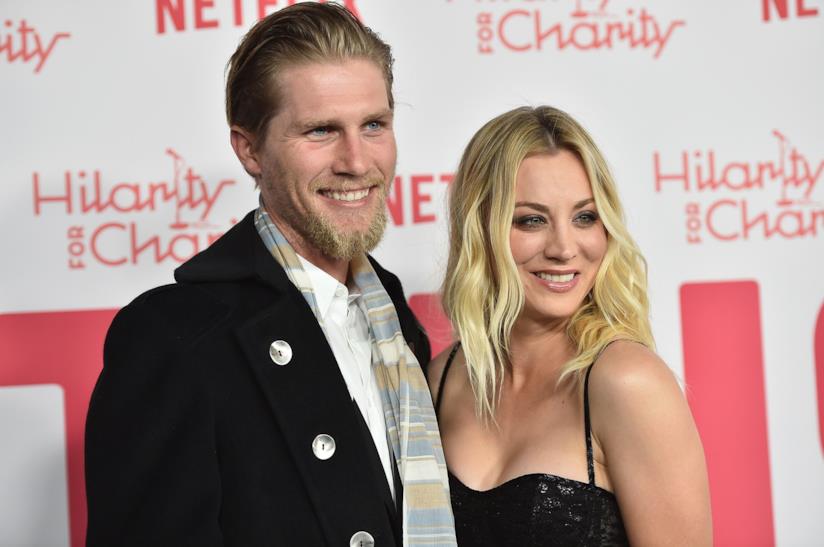 Kaley Cuoco e il marito Karl Cook presto genitori? Kaley Cuoco e Karl Cook a un evento di beneficenza