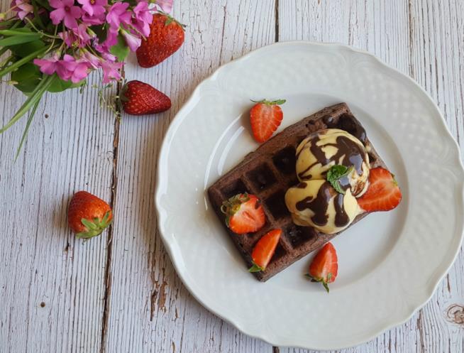 Waffle al cioccolato Dolce al cacao e gelato